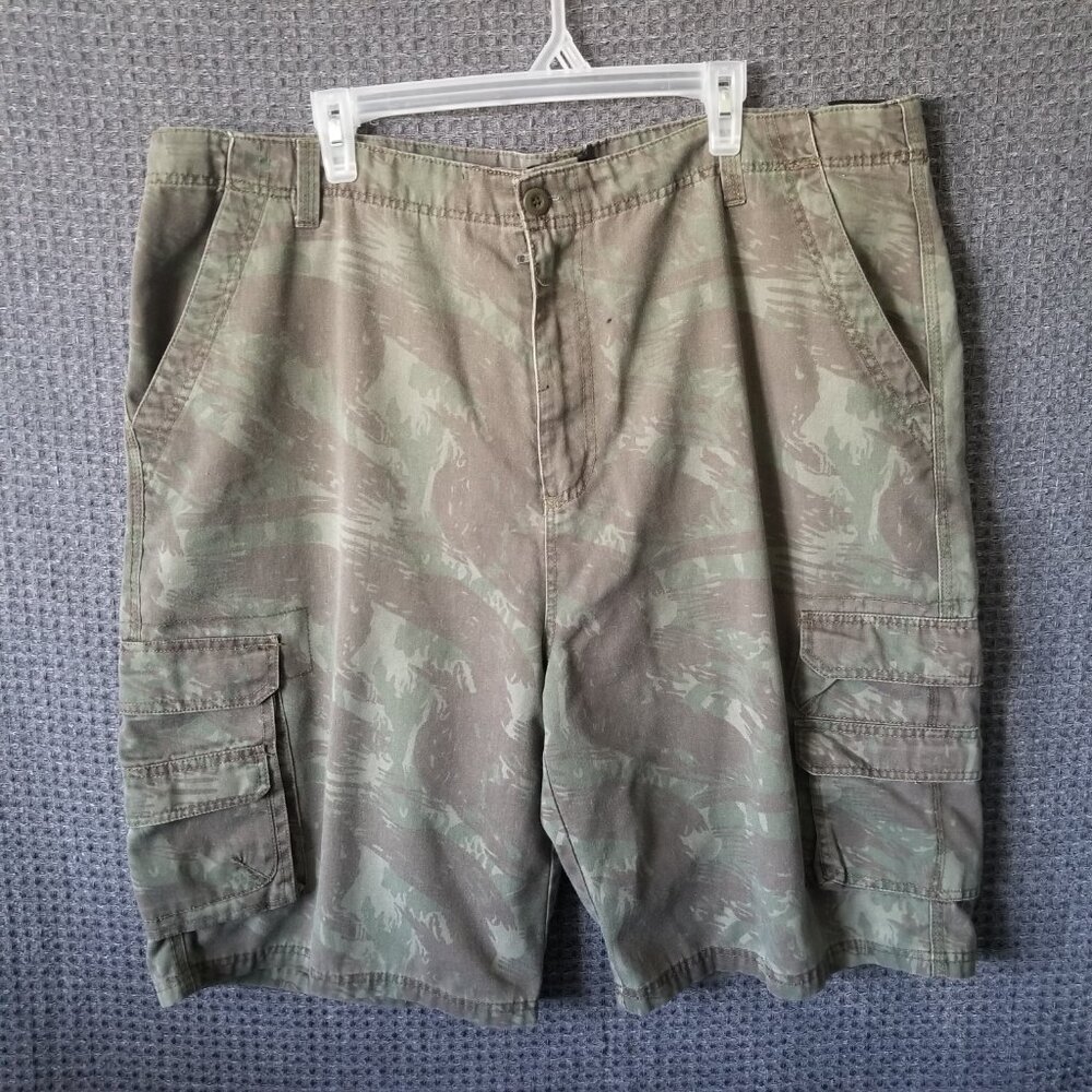 Swiss Cross Camo Shorts Men's 42